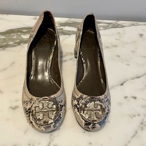 Tory Burch Leather Snake Print Shoes - Size 7